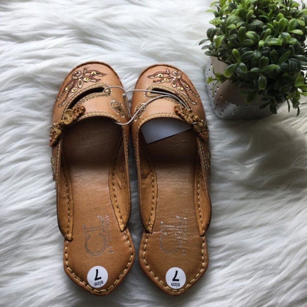 Chinese Laundry ornate slip-on shoes  Size 7  NWOT